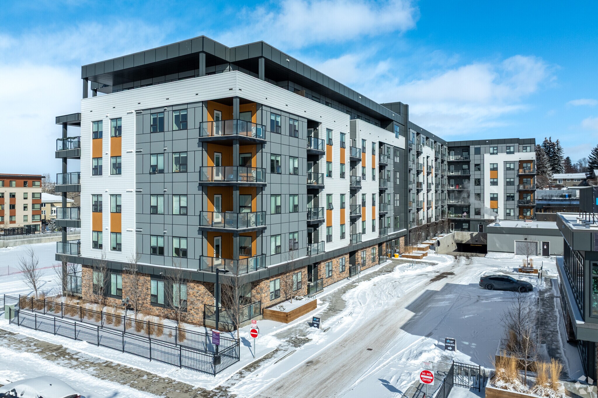 4850 50 Av SW, Calgary, AB for sale Primary Photo- Image 1 of 1