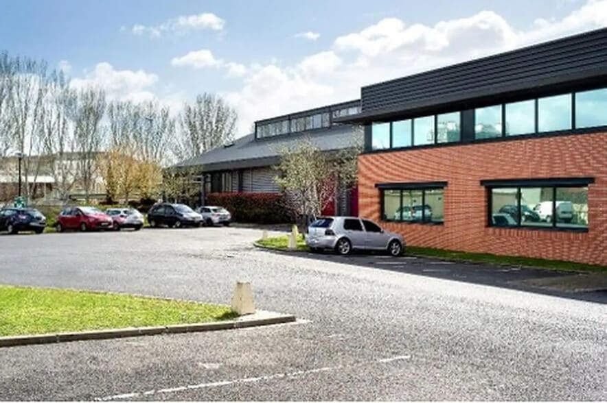 Office in Saint-Denis for lease - Building Photo - Image 3 of 6