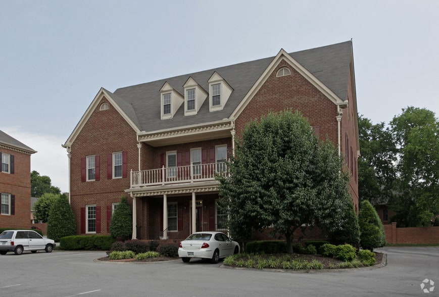 113 Hazel Path, Hendersonville, TN à louer - Photo du bâtiment - Image 3 de 4