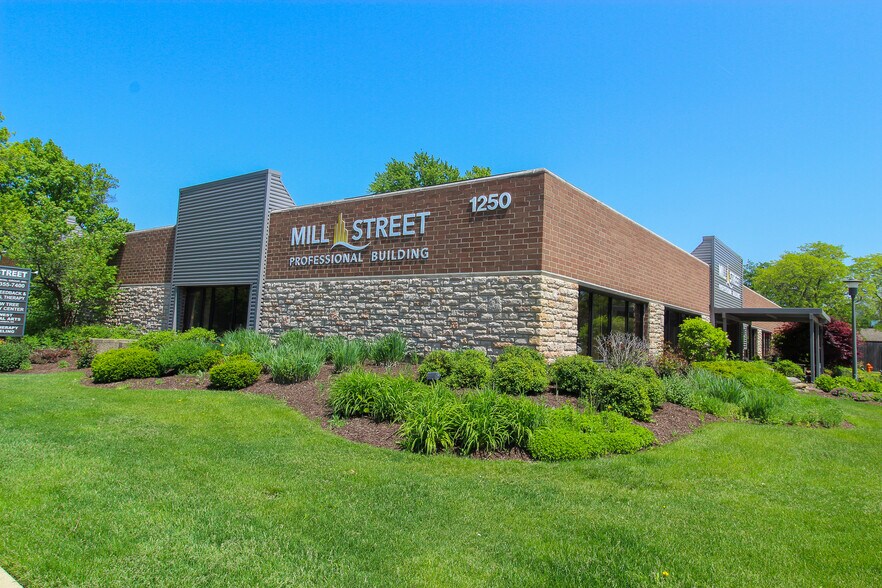 1250 N Mill St, Naperville, IL à louer - Photo du bâtiment - Image 2 de 15