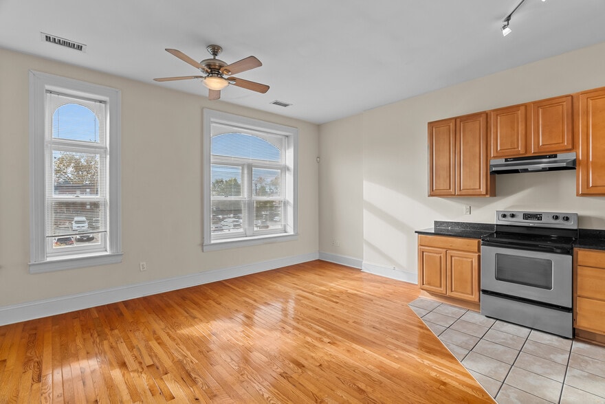 4343-4353 Manchester Ave, Saint Louis, MO for sale - Interior Photo - Image 2 of 13