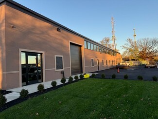 Plus de détails pour 991 Peconic Ave, North Babylon, NY - Industriel à louer