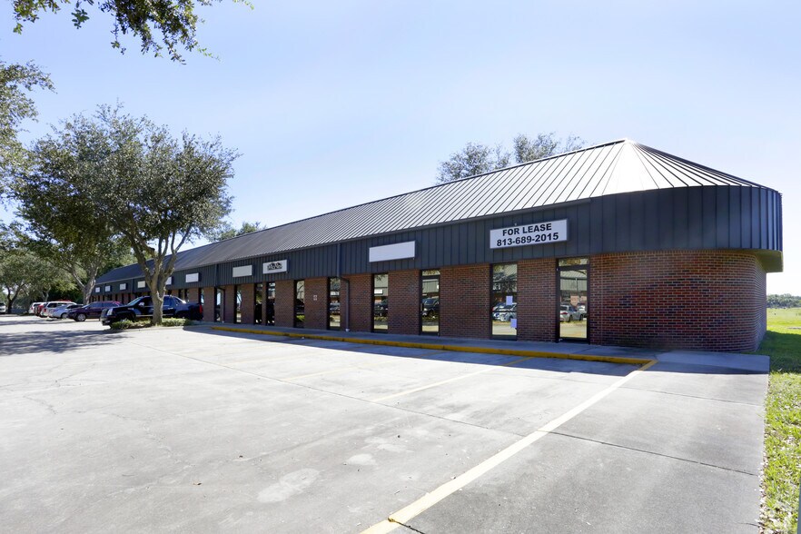 1463 Oakfield Dr, Brandon, FL à louer - Photo du bâtiment - Image 3 de 8