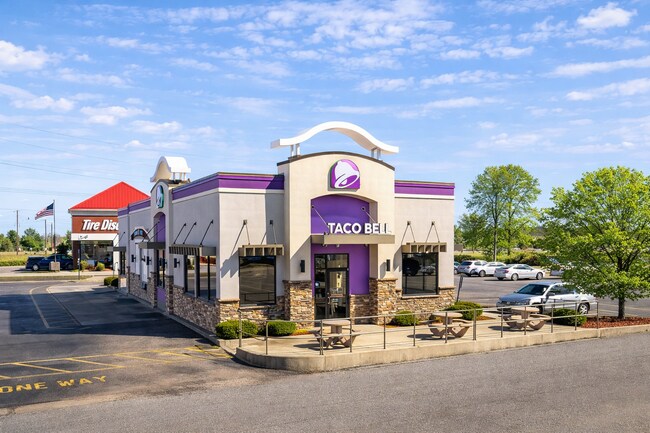 Plus de détails pour 6430 Center Dr, Zionsville, IN - Commerce de détail à vendre