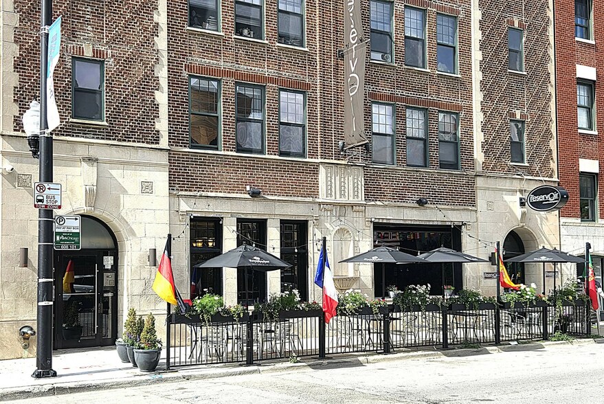 844 W Montrose Ave, Chicago, IL à louer - Photo du bâtiment - Image 3 de 10