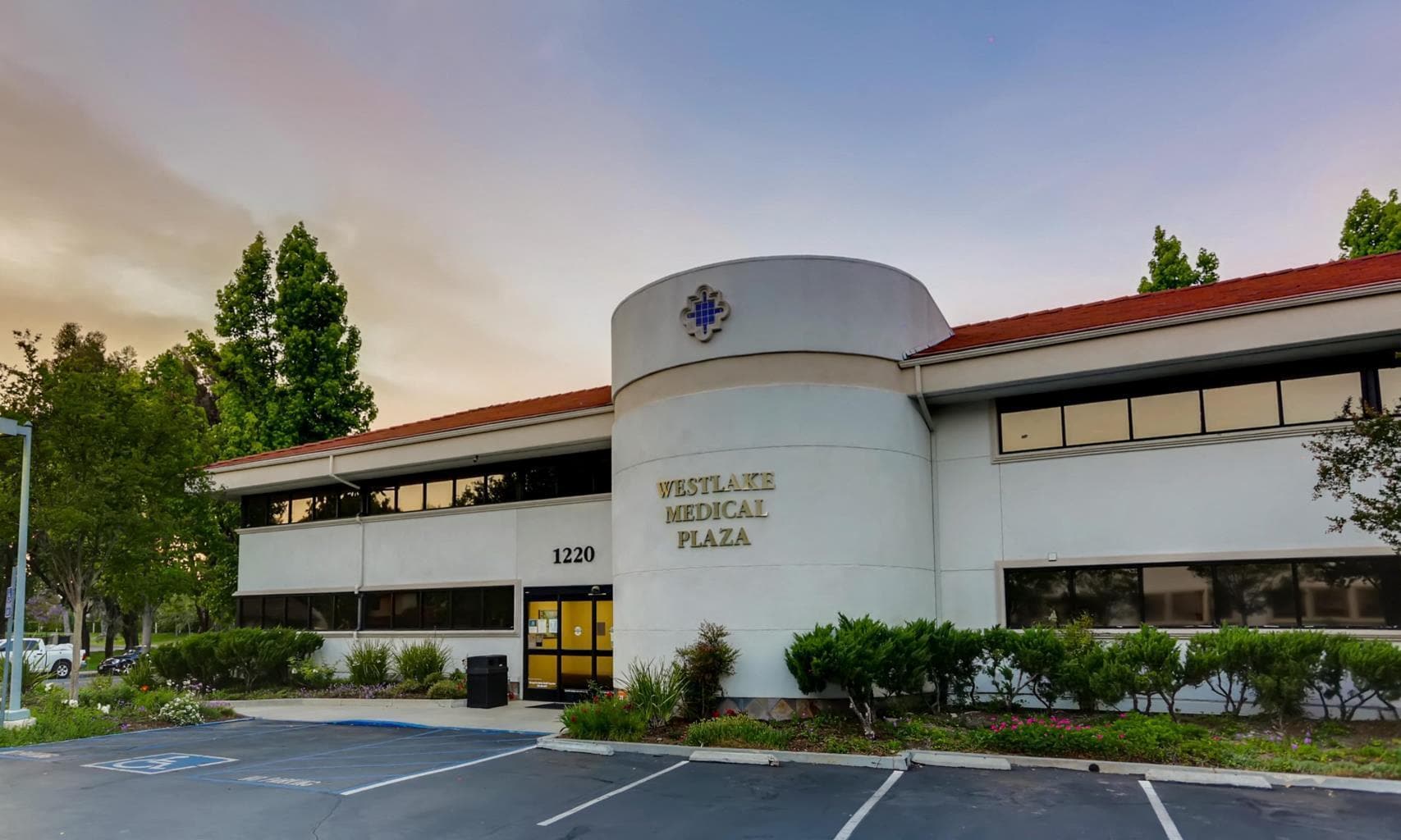 1220 La Venta Dr, Westlake Village, CA for lease Building Photo- Image 1 of 6