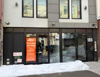 Plus de détails pour 186 Greenpoint Ave, Brooklyn, NY - Commerce de détail à louer