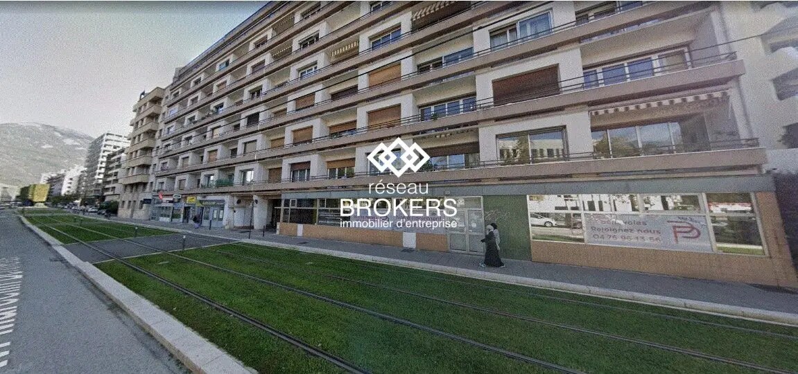 Retail in Grenoble for lease Building Photo- Image 1 of 9