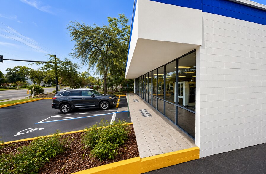 820 E Altamonte Dr, Altamonte Springs, FL à louer - Photo du bâtiment - Image 3 de 6