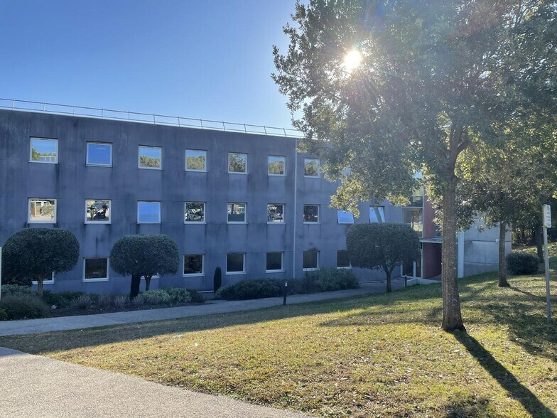 Office in Valbonne for sale - Building Photo - Image 1 of 5