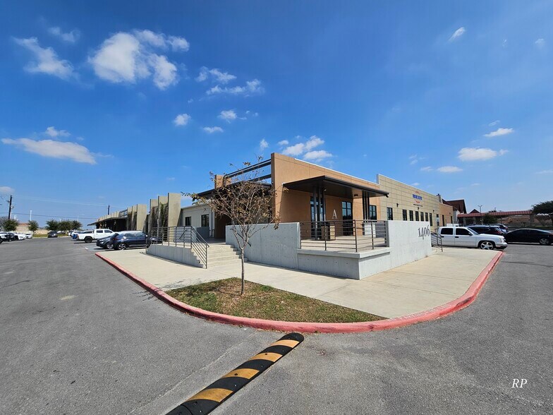 1406 Jacaman Rd, Laredo, TX for sale - Primary Photo - Image 1 of 1