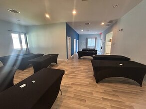 230 Pine Ave N, Oldsmar, FL à louer Photo intérieure- Image 2 de 5