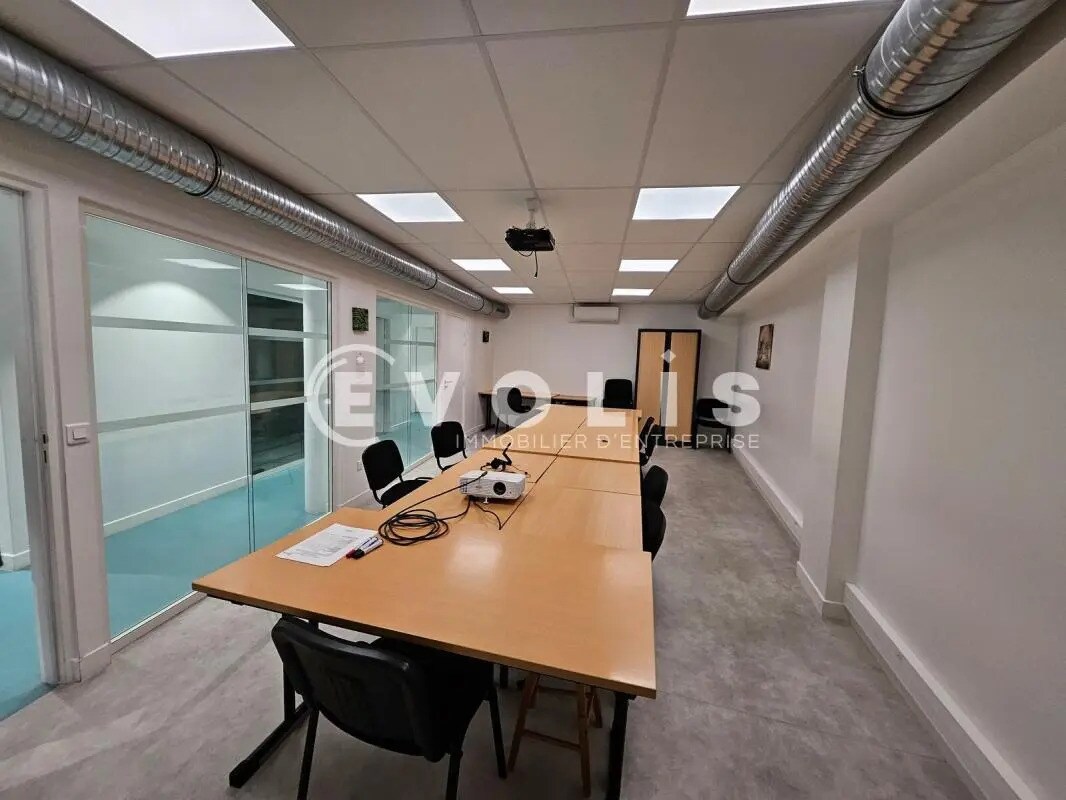 Office in Montrouge for lease Interior Photo- Image 1 of 12