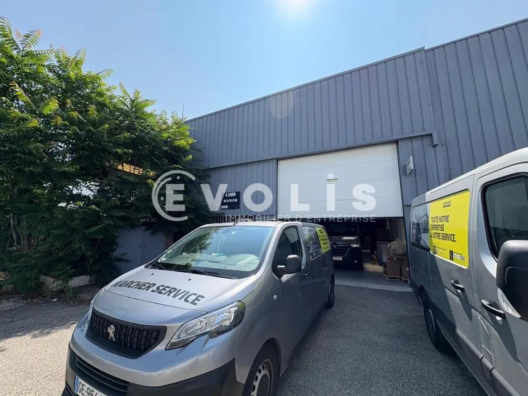 Flex in Vénissieux for lease Building Photo- Image 1 of 18