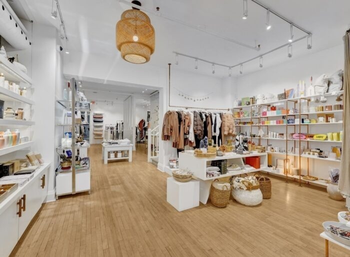 889 Yonge St, Toronto, ON for lease - Interior Photo - Image 3 of 11