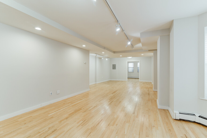 489 Jersey Ave, Jersey City, NJ for lease - Interior Photo - Image 1 of 34