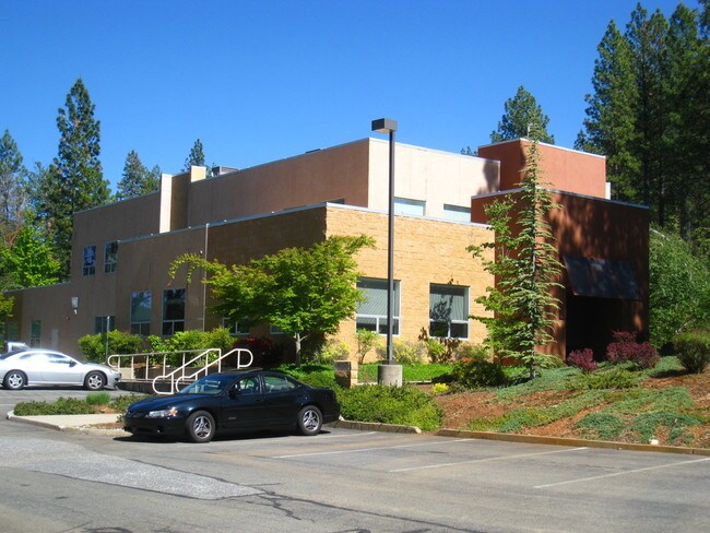 More details for 333 Crown Point Cir, Grass Valley, CA - Industrial for Lease