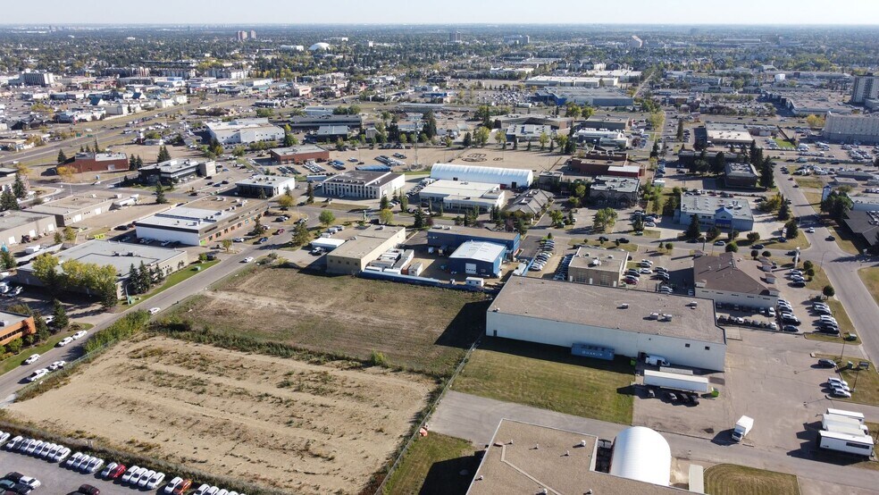 10324 174 St, Edmonton, AB à vendre - Photo du bâtiment - Image 2 de 4