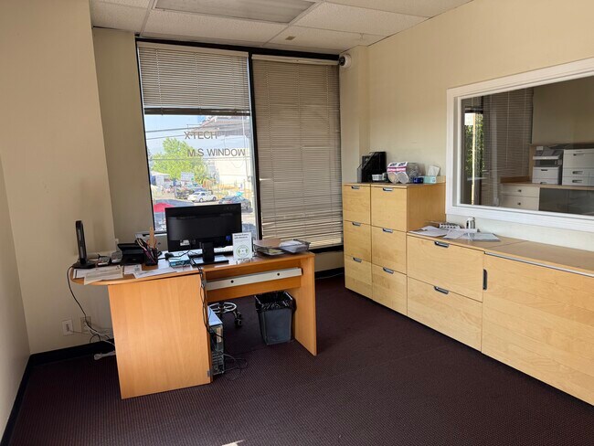 Plus de détails pour 16430-16438 Vanowen St, Van Nuys, CA - Bureau, Bureau/Commerce de détail à louer