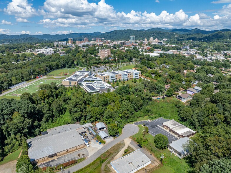 122 Lyman St, Asheville, NC à louer - Photo du bâtiment - Image 2 de 15