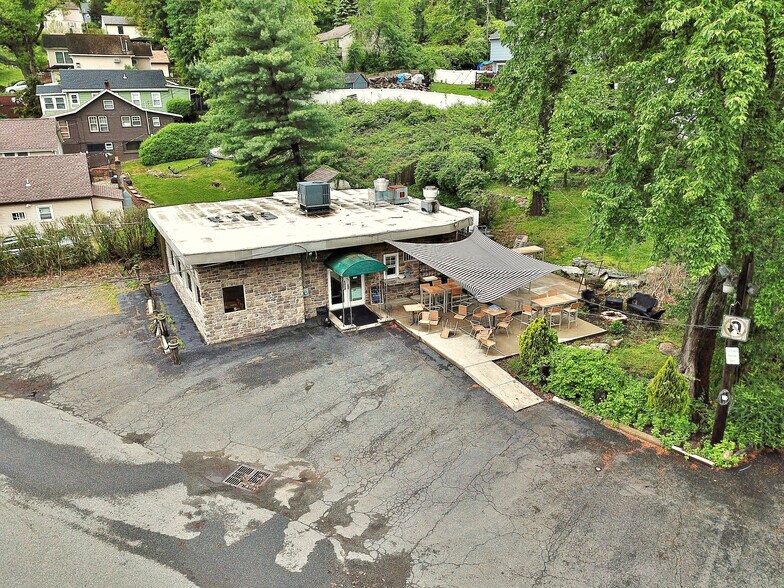 120 Brady Rd, Lake Hopatcong, NJ à vendre - Photo du bâtiment - Image 3 de 25