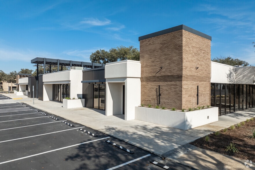 13755 Lyndon B Johnson Freeway, Garland, TX for lease - Building Photo - Image 2 of 18