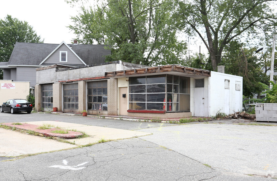 600 Belmont Ave, Springfield, MA à vendre - Photo principale - Image 1 de 1