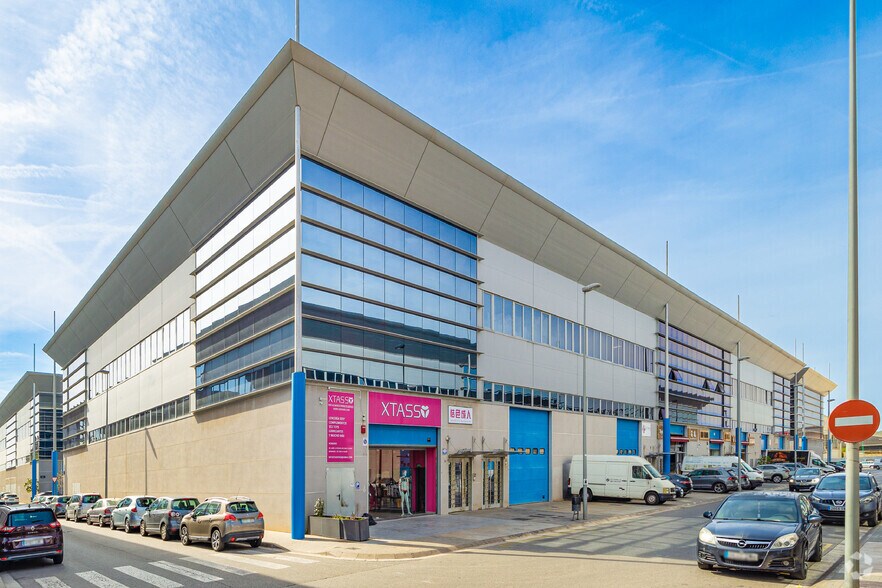 Industrial in Badalona, Barcelona for lease - Primary Photo - Image 1 of 2