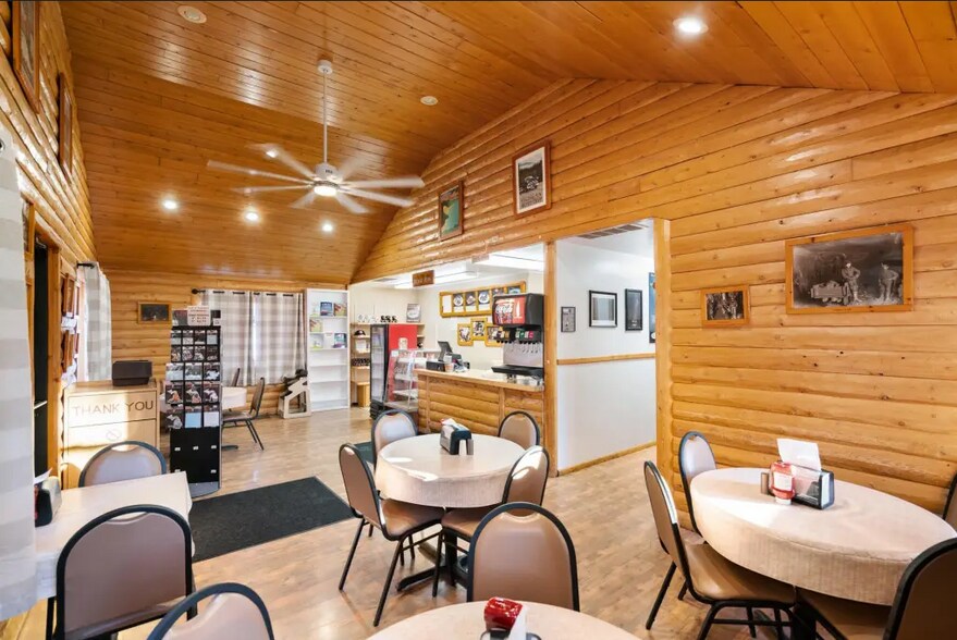 117 W Jamet St, Mackinaw City, MI à louer - Photo du bâtiment - Image 3 de 13