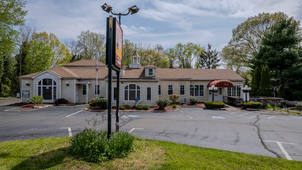 2548 Boston Post Rd, Guilford, CT à vendre - Photo du bâtiment - Image 2 de 20