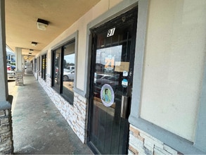 85 E Edgebrook Dr, Houston, TX for lease Interior Photo- Image 1 of 8