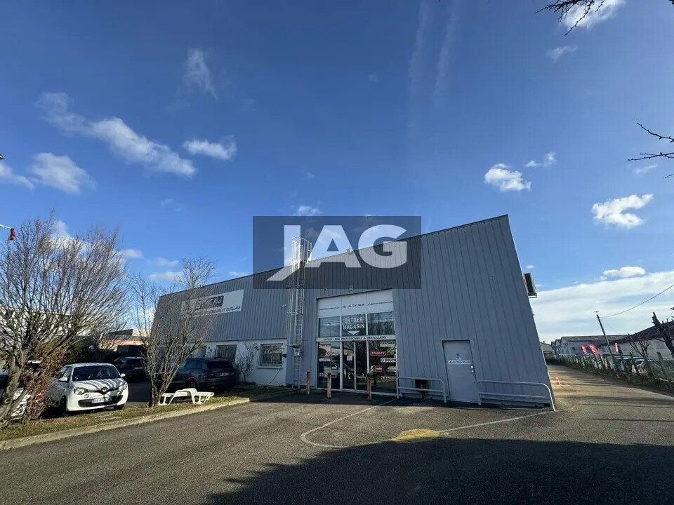 Office in Décines-Charpieu for lease Building Photo- Image 1 of 9