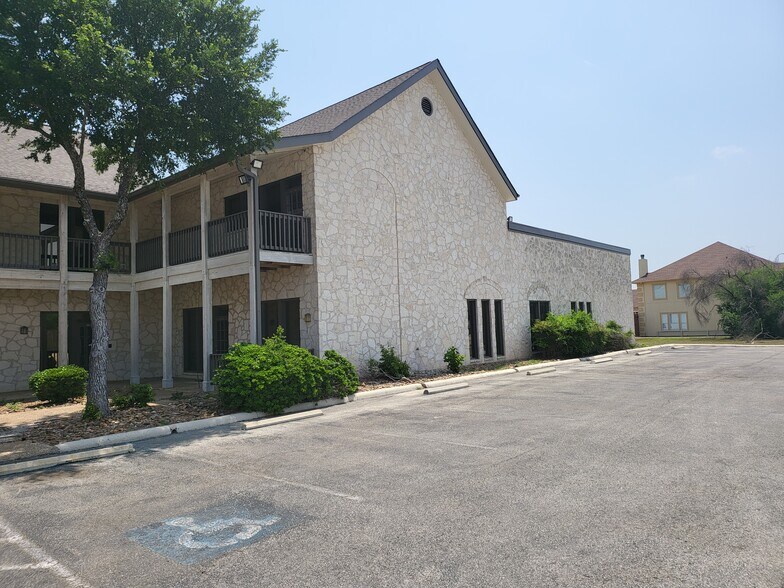4754 Shavano Oak, San Antonio, TX for lease - Building Photo - Image 3 of 21