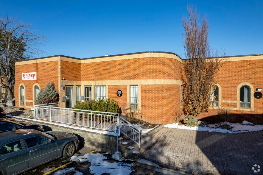 1200 Aerowood Dr, Mississauga, ON à louer - Photo du bâtiment - Image 3 de 6
