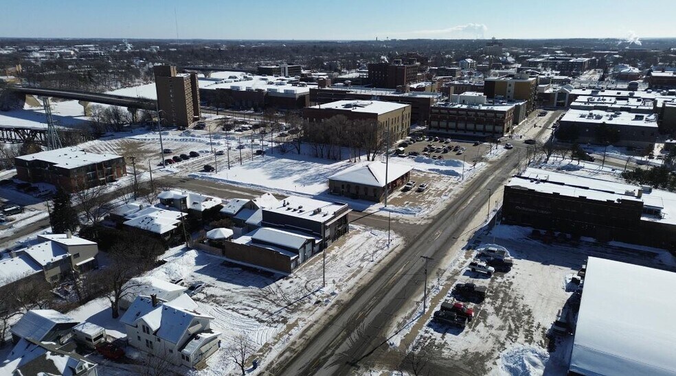 519 2nd St N, Saint Cloud, MN à vendre - Photo du bâtiment - Image 2 de 14