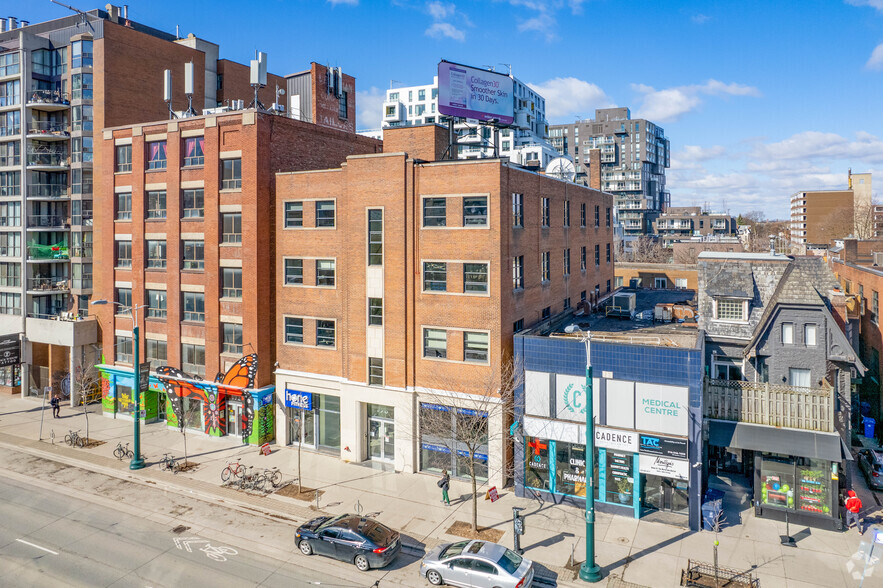 196-198 Spadina Ave, Toronto, ON à louer - Photo principale - Image 1 de 4