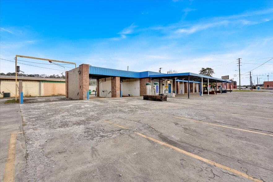 102 S Fair St, Calhoun, GA à vendre - Photo du bâtiment - Image 2 de 23