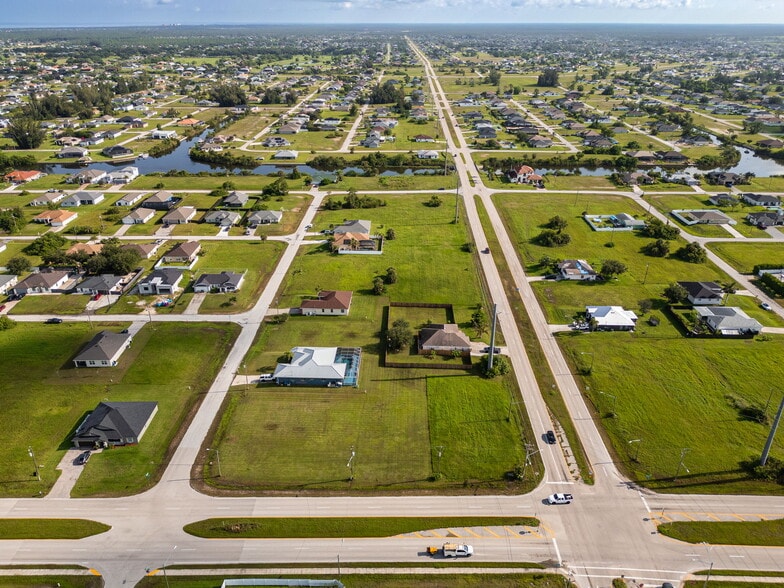 816 El Dorado N blvd, Cape Coral, FL for sale - Aerial - Image 3 of 30