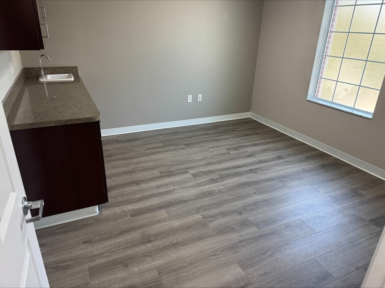 202 N Park Ave, Apopka, FL à louer - Photo intérieure - Image 3 de 6