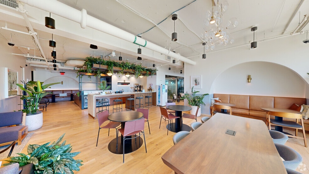 2461 Eisenhower Ave, Alexandria, VA à louer - Numérisation 3D de Matterport - Image 3 de 26