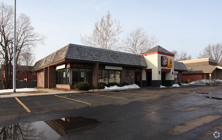5695-5701 W 95th St, Overland Park, KS for sale - Primary Photo - Image 1 of 4