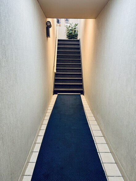 375 Wyandanch Ave, North Babylon, NY à louer - Photo du bâtiment - Image 3 de 10