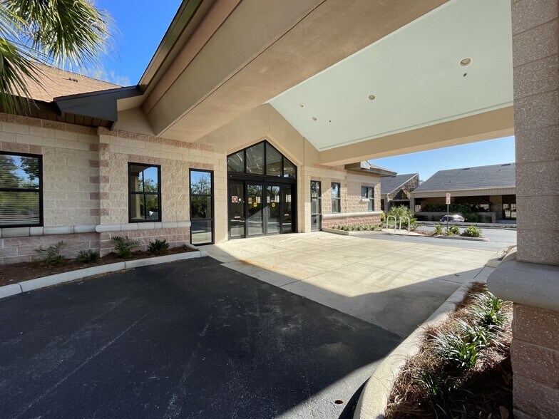 7000 NW 11th Pl, Gainesville, FL à louer - Photo du bâtiment - Image 3 de 9