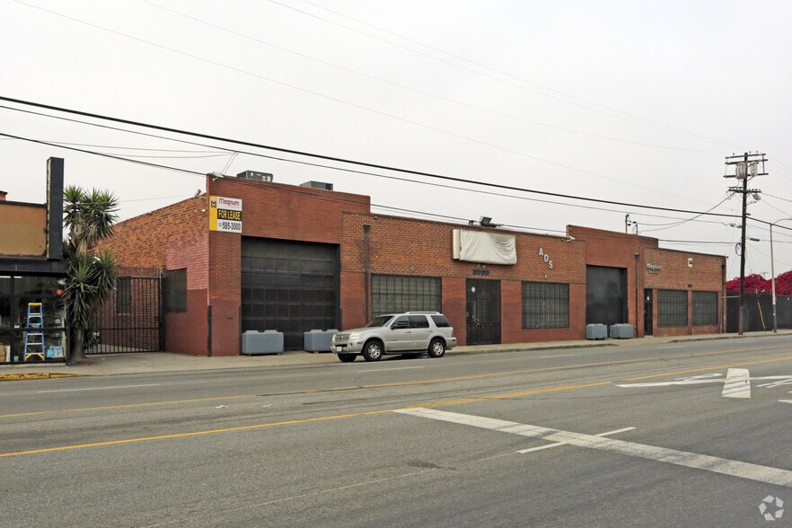 2230 E Washington Blvd, Los Angeles, CA à louer - Photo du bâtiment - Image 2 de 2