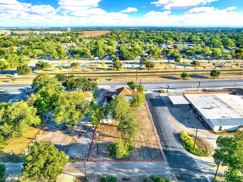 1901 19th St, Hondo, TX à vendre - Photo principale - Image 1 de 33