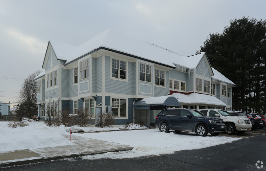 377 Church St, Saratoga Springs, NY à vendre - Photo principale - Image 1 de 1