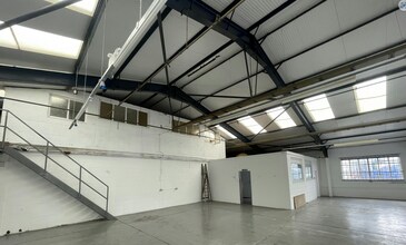 203 Torrington Ave, Coventry à louer Photo intérieure- Image 1 de 2