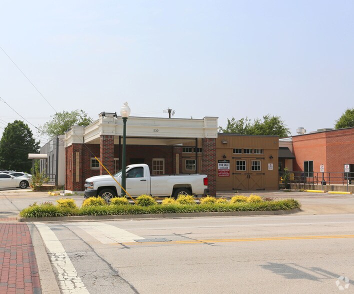 530 S Main St, Grapevine, TX à vendre - Photo du bâtiment - Image 3 de 6