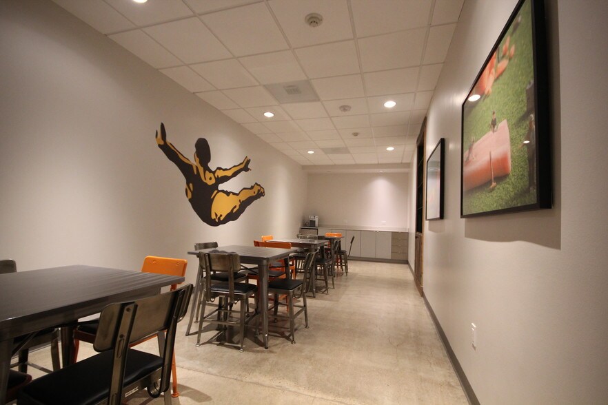 7676 Hillmont St, Houston, TX for lease - Interior Photo - Image 3 of 35