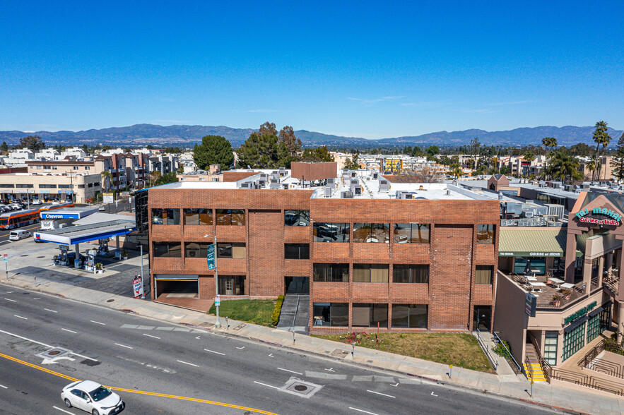 17835 Ventura Blvd, Encino, CA for sale - Building Photo - Image 1 of 1